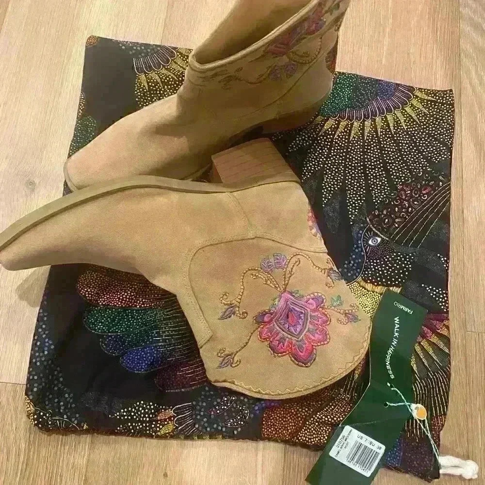 NWT FARM RIO CAMEL BOHO WESTERN
BOOT SZ 7 - Picture 3 of 9